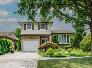 55 Coach Hill Dr, Kitchener, ON N2E 1N7