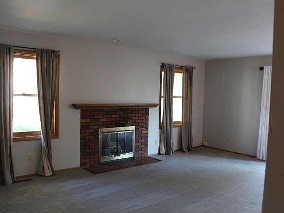 5th image of 104 W Chapel Ln