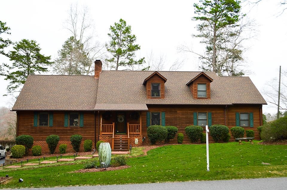 1st image of 611 Canterbury Dr