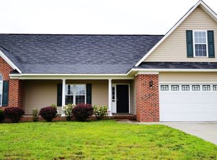 261 Ivywood Ln, Raeford, NC 28376