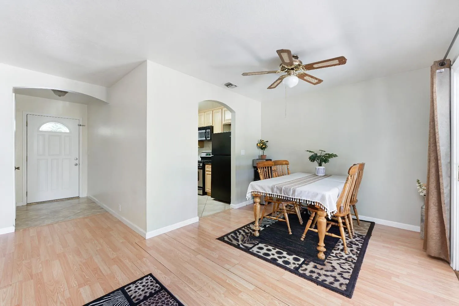3724 Lankershim Way photo 1