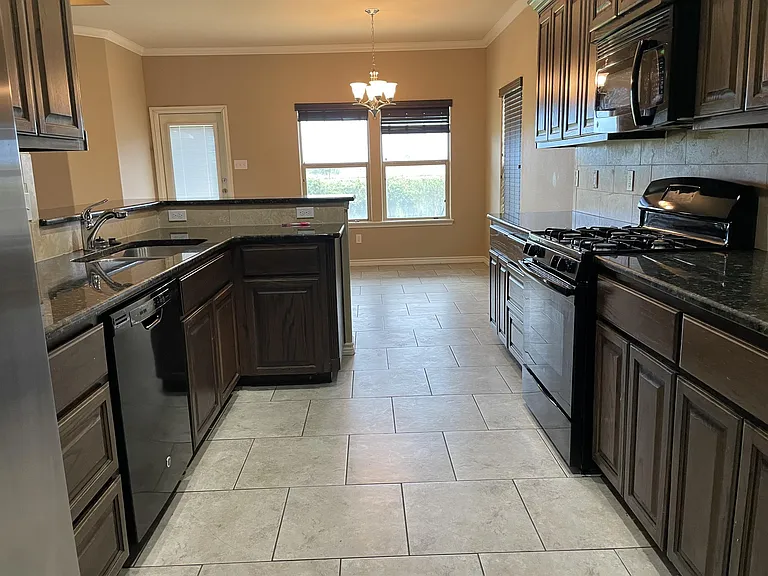 2202 Retta Dr — Photo 3