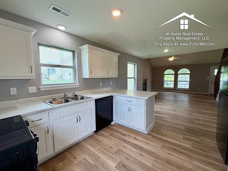 2717 Mayflower Dr — Photo 11