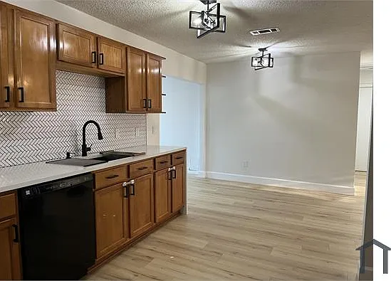 5 bed, 1500 sqft, $4,800 — Photo 3