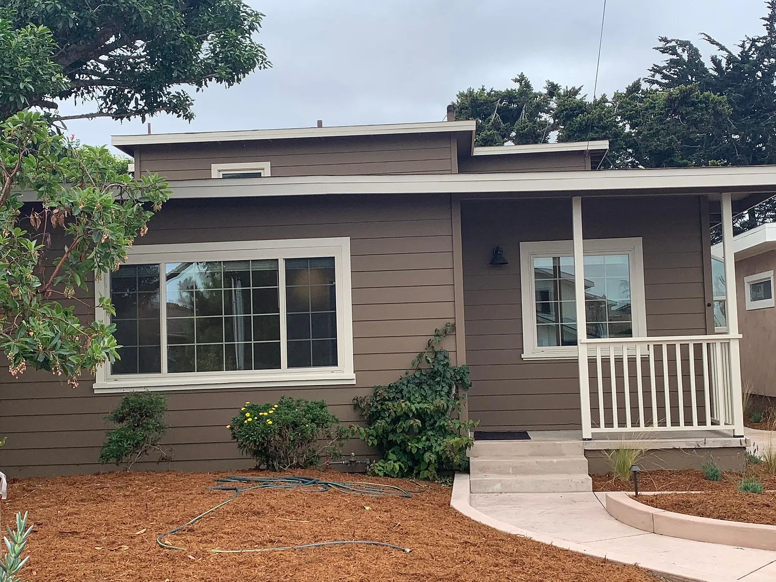1090 Wanda Ave photo 1