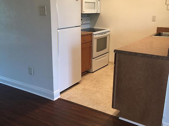 4th image of 1401 Saint Andrew St APT 208