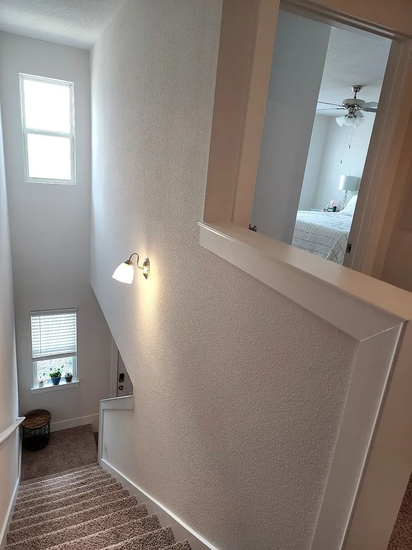 Convenient Location! Beautiful 3/2.5 Townhome w/ Pool Community! — Photo 4