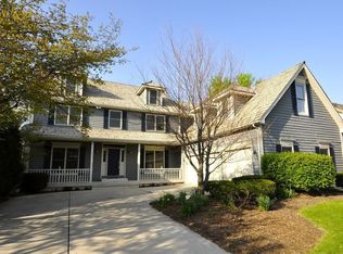 637 Clarendon Ln, Aurora, IL 60504