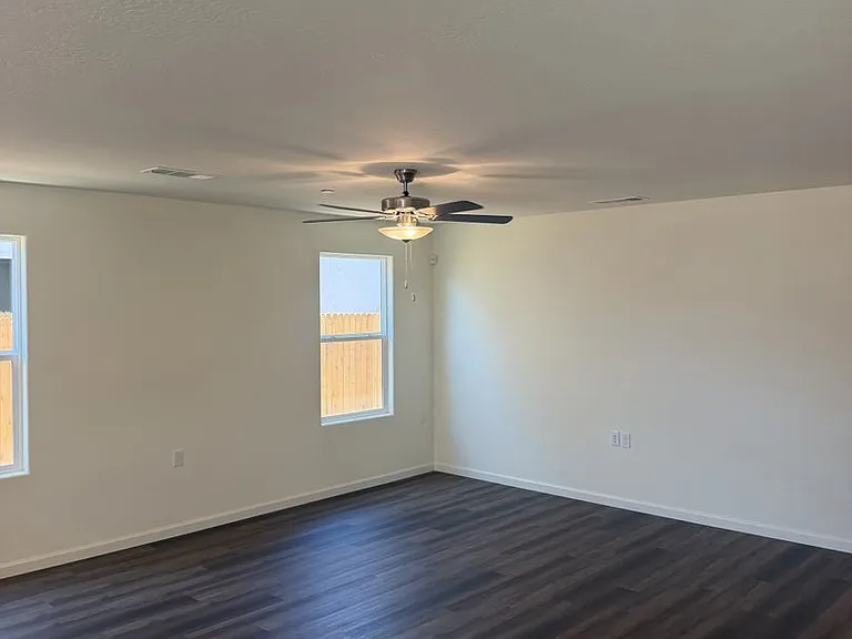 656 Skyler Ln — Photo 6