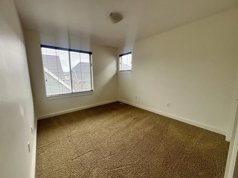 341 NE Eagle Way — Photo 35