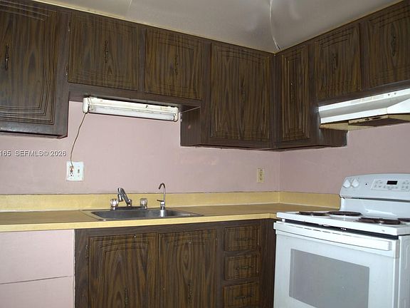 5th image of 2821 Somerset Dr APT 117