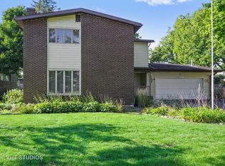 2035 Brentwood Rd, Northbrook, IL 60062