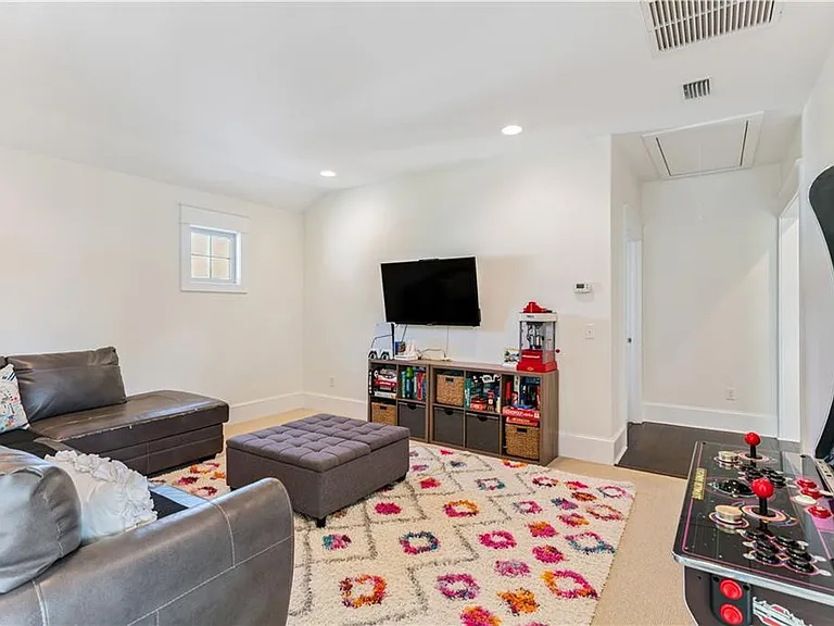 1077 Sinclair Way — Photo 22