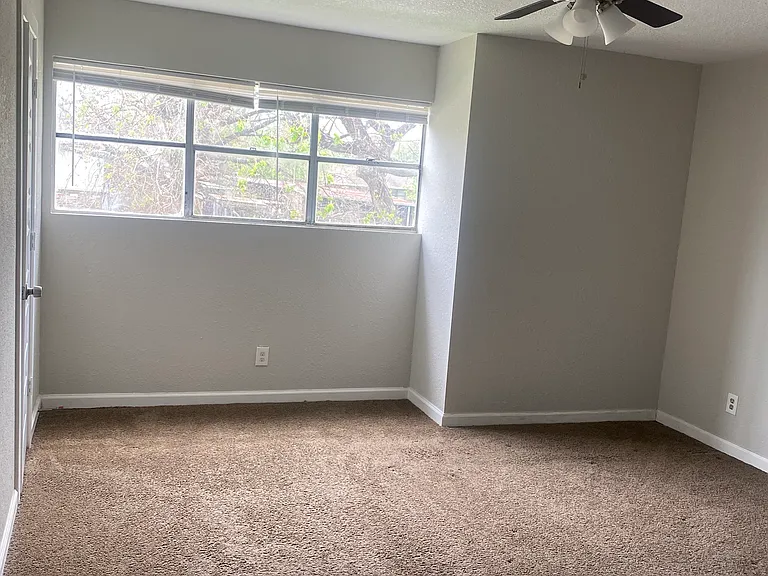 3402 Lantern Ln — Photo 9
