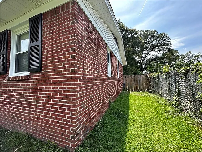 506 Seville Dr — Photo 38