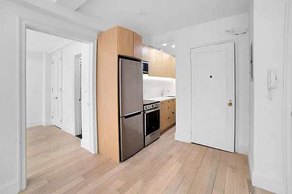 Sold by Walter & Samuels Inc | media 9