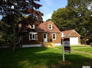 15 Linden Ln, Shirley, NY 11967