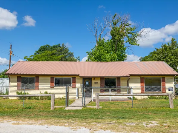 400 Trickham St, Bangs, TX 76823