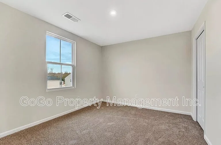 8 Torrington Dr — Photo 14