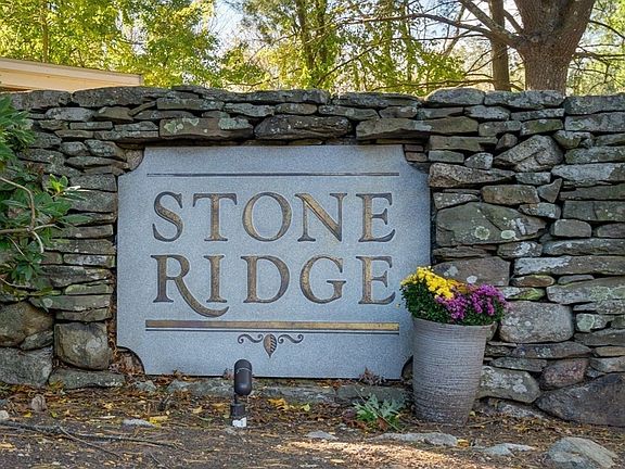 2nd image of 129 Stone Ridge Rd Unit 129