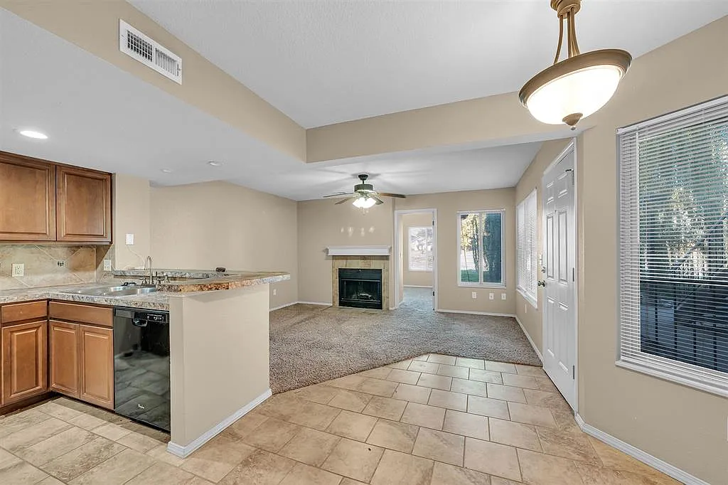2 bed, 777 sqft, $1,195 — Photo 4