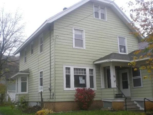 22 Petrie St, Little Falls, NY 13365