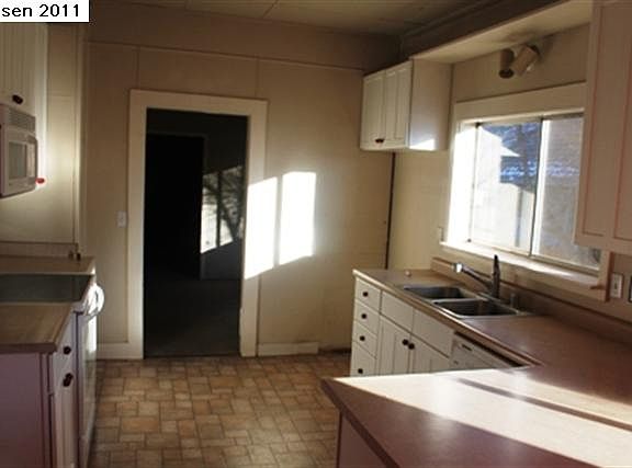 5th image of 319 Delwood St