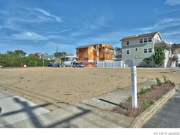 2nd image of 4 E 33rd St