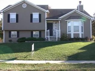 111 W Laredo Trl, Raymore, MO 64083