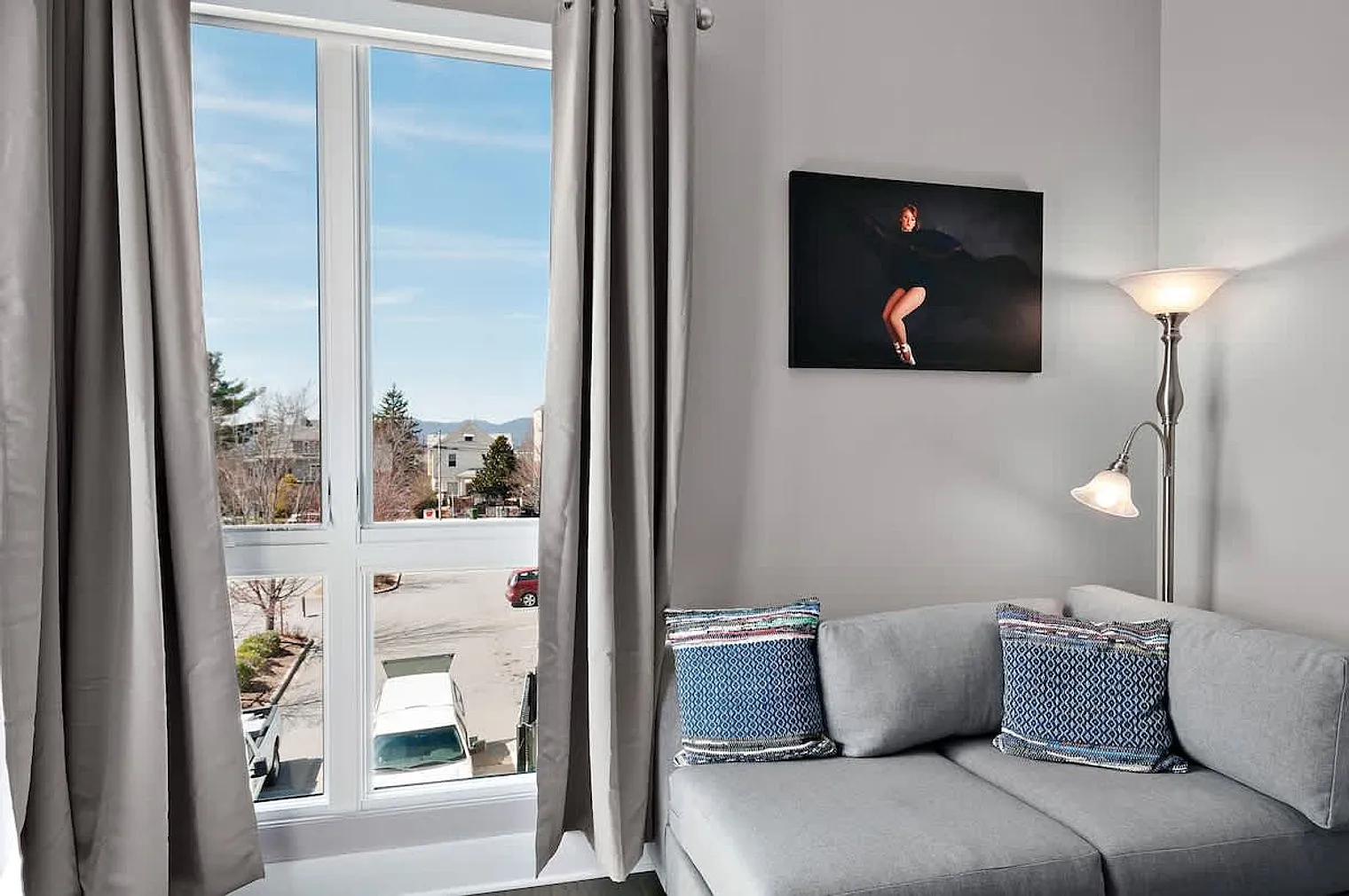 2 bed, 2.0 bath, 1194 sqft, $8,069 — Photo 4