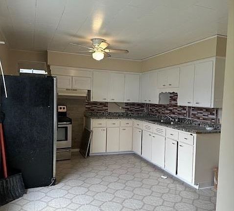 4th image of 2409 Woodlawn Ave