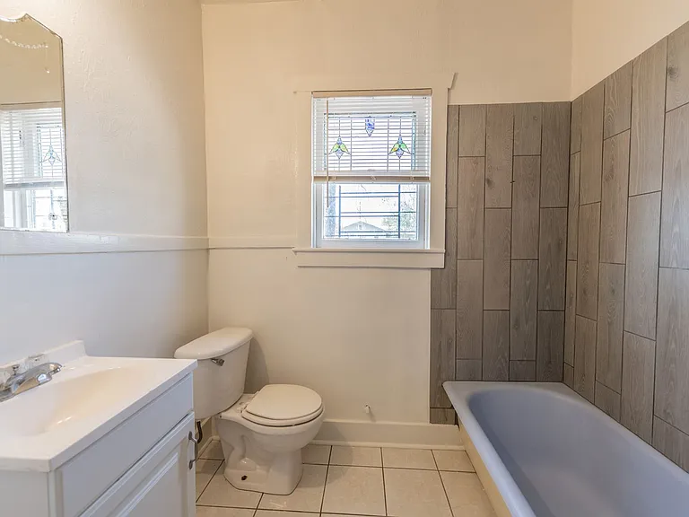 631 E Ashby Pl — Photo 7