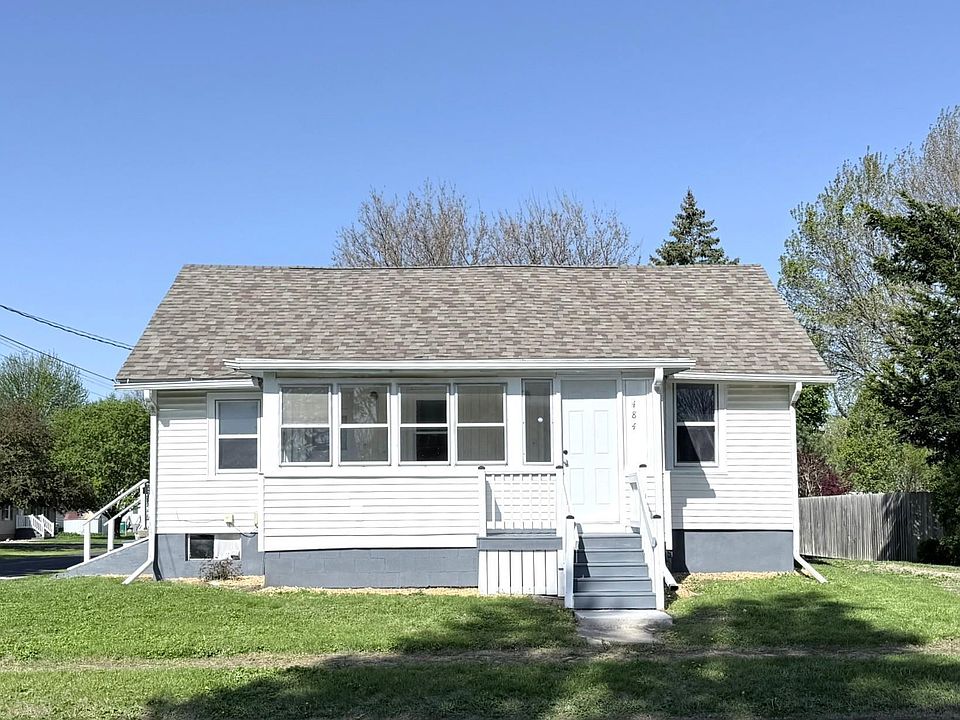 1st image of 484 Lawrence Ave