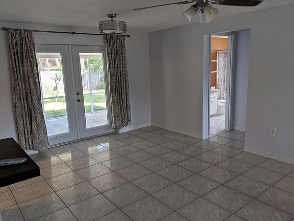 2nd image of 436 S Venice Blvd