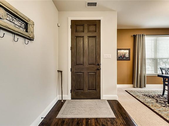 3rd image of 520 Warner Dr