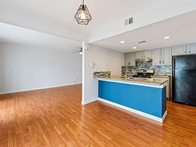 2124 Burton Dr #159 — Photo 6