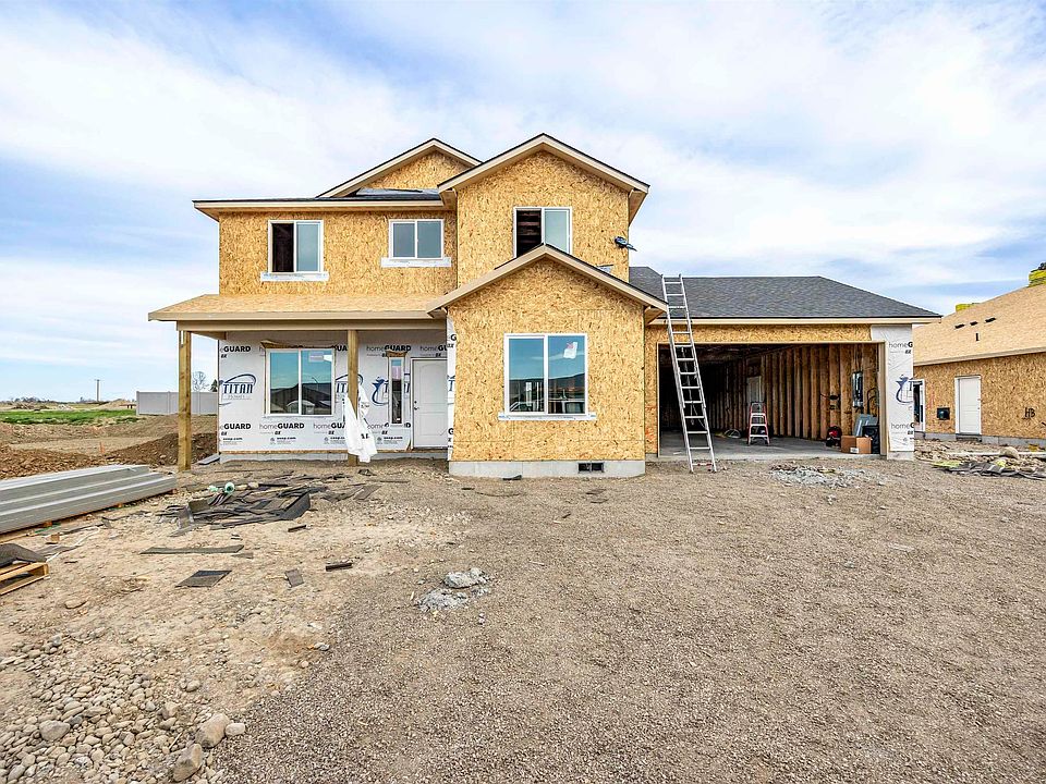 1st image of 215 Packer St