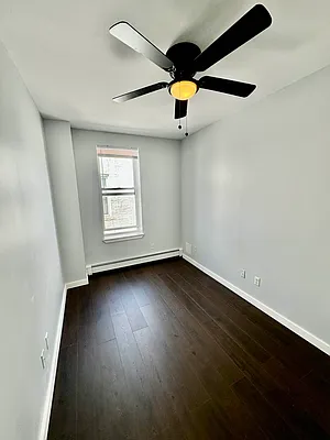 Rented by Venezia Realty Group LLC | media 7