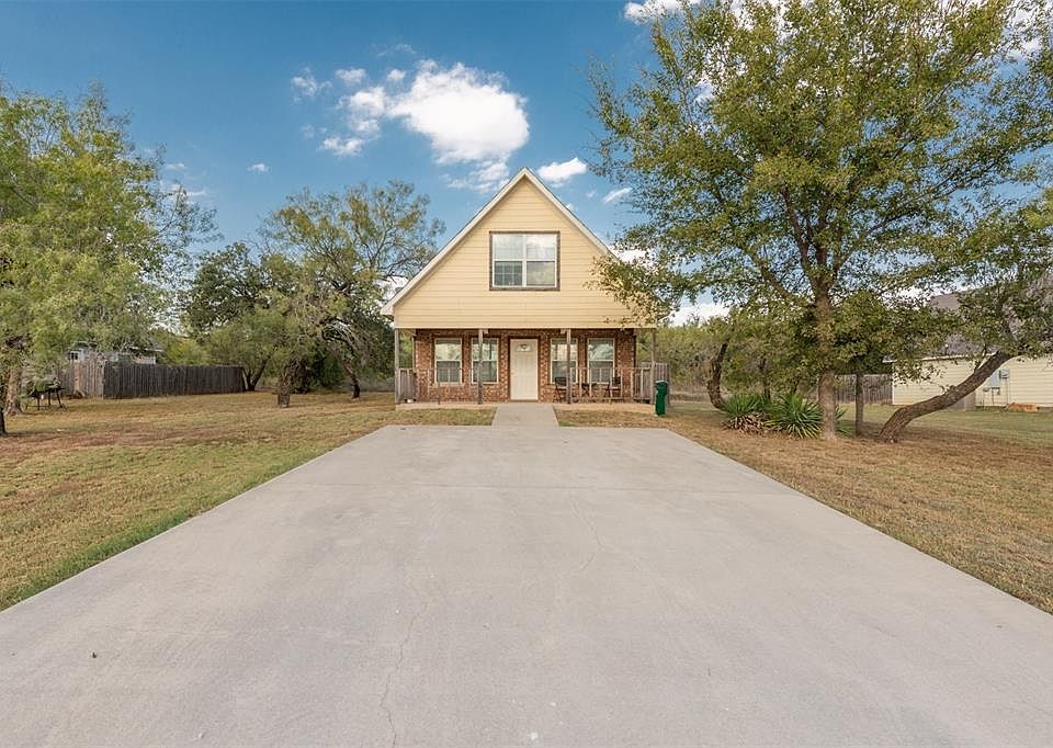 1st image of 10918 Shady Oaks Dr