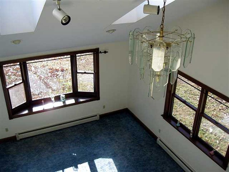 4th image of 19 KAREN Court