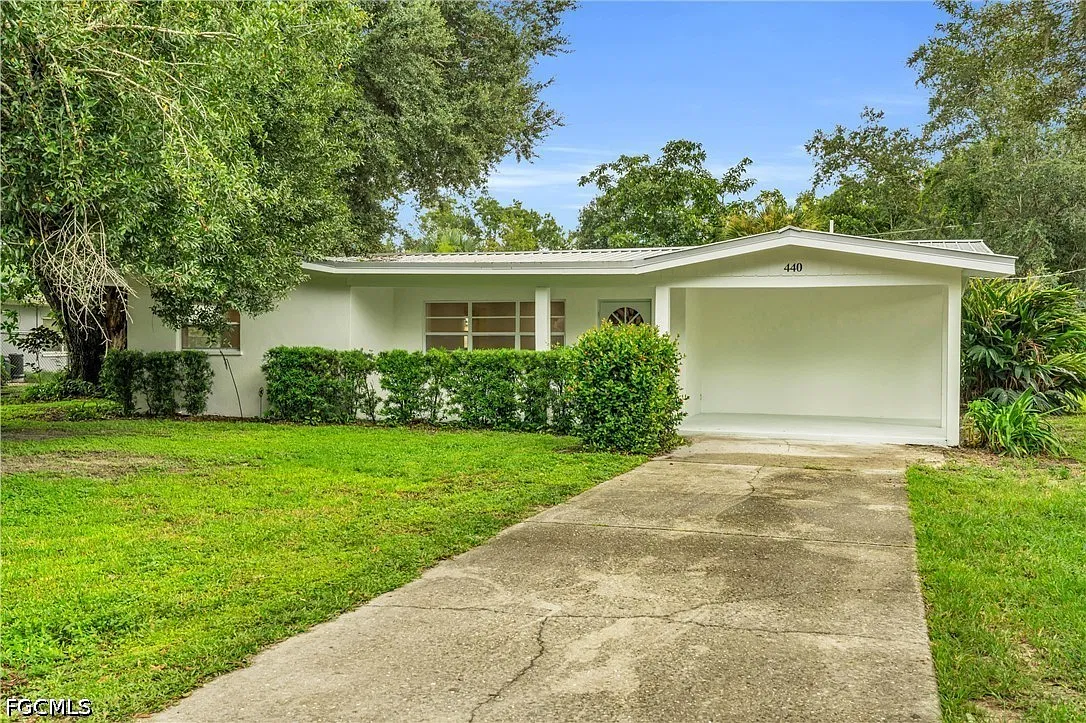 3 bed, 2.0 bath, 1435 sqft, $2,000 — Photo 1
