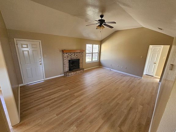 3rd image of 832 Wagon Wheel Ln