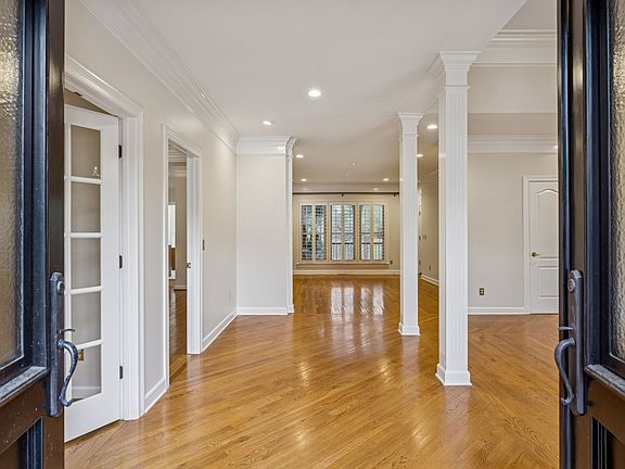 3rd image of 525 Dekemont Ln