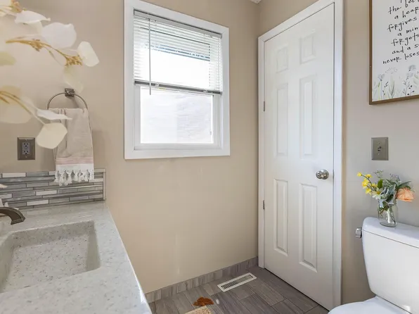 1710 2nd St, Wamego, KS 66547