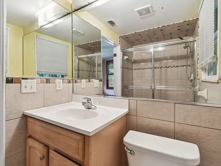 618 Louden Ave — Photo 36