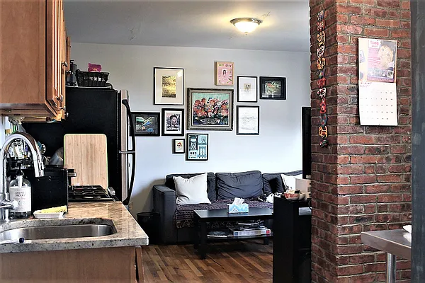 Rented by The Hamilton Group | media 21