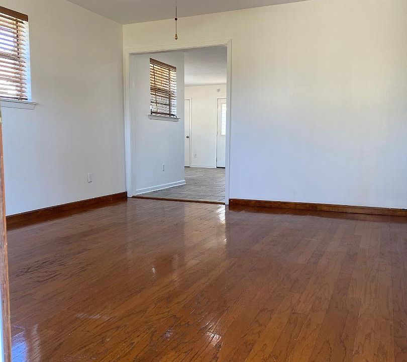 Living Room 12' X' 18' open to Wet Bar, Kitchen and Family Room. View from front door.