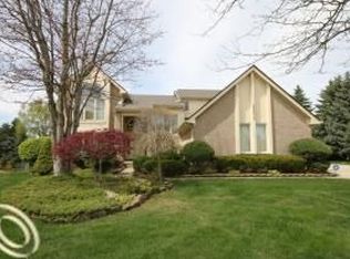 29875 Cromby Ct, Farmington Hills, MI 48331
