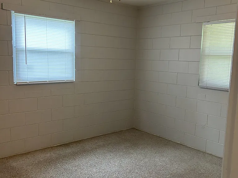 214 Blett St — Photo 10