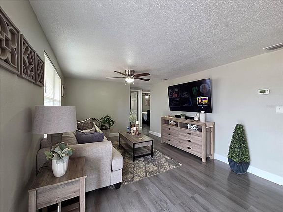 3rd image of 4834 Gaslight Ave